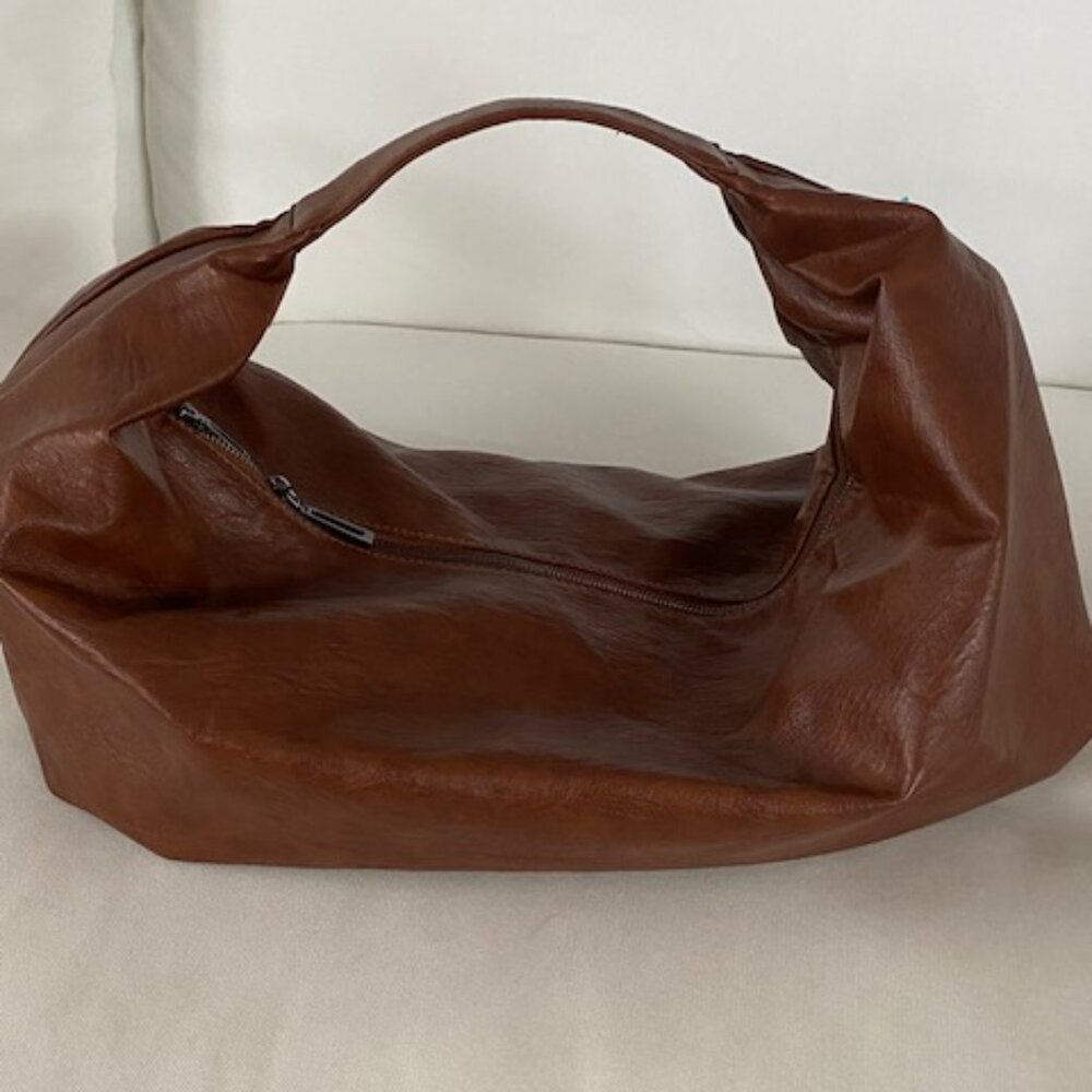 LARGE STYLE HOBO BAG. FAUX LEATHER. NWOT